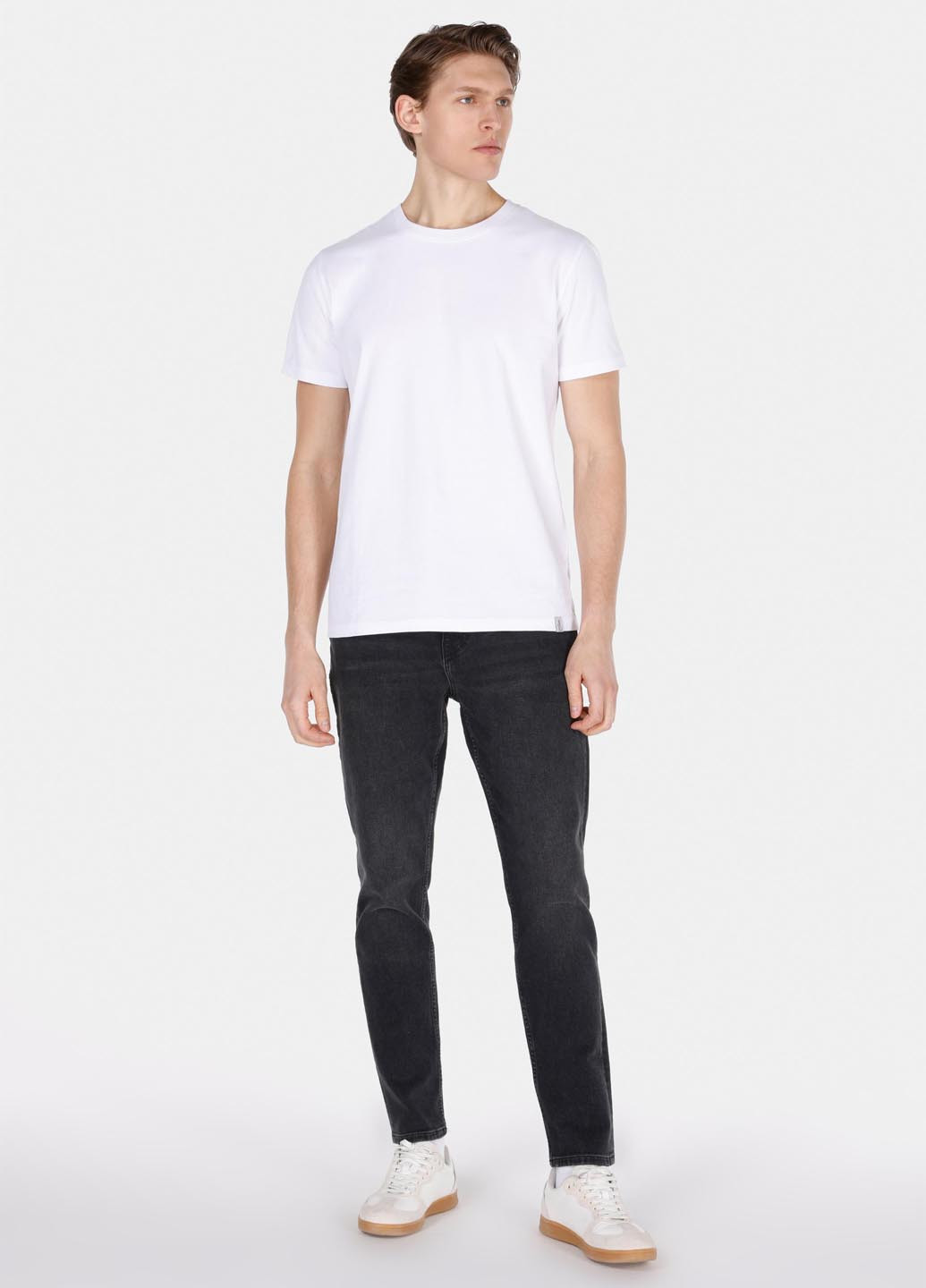 Белая футболка Colin's