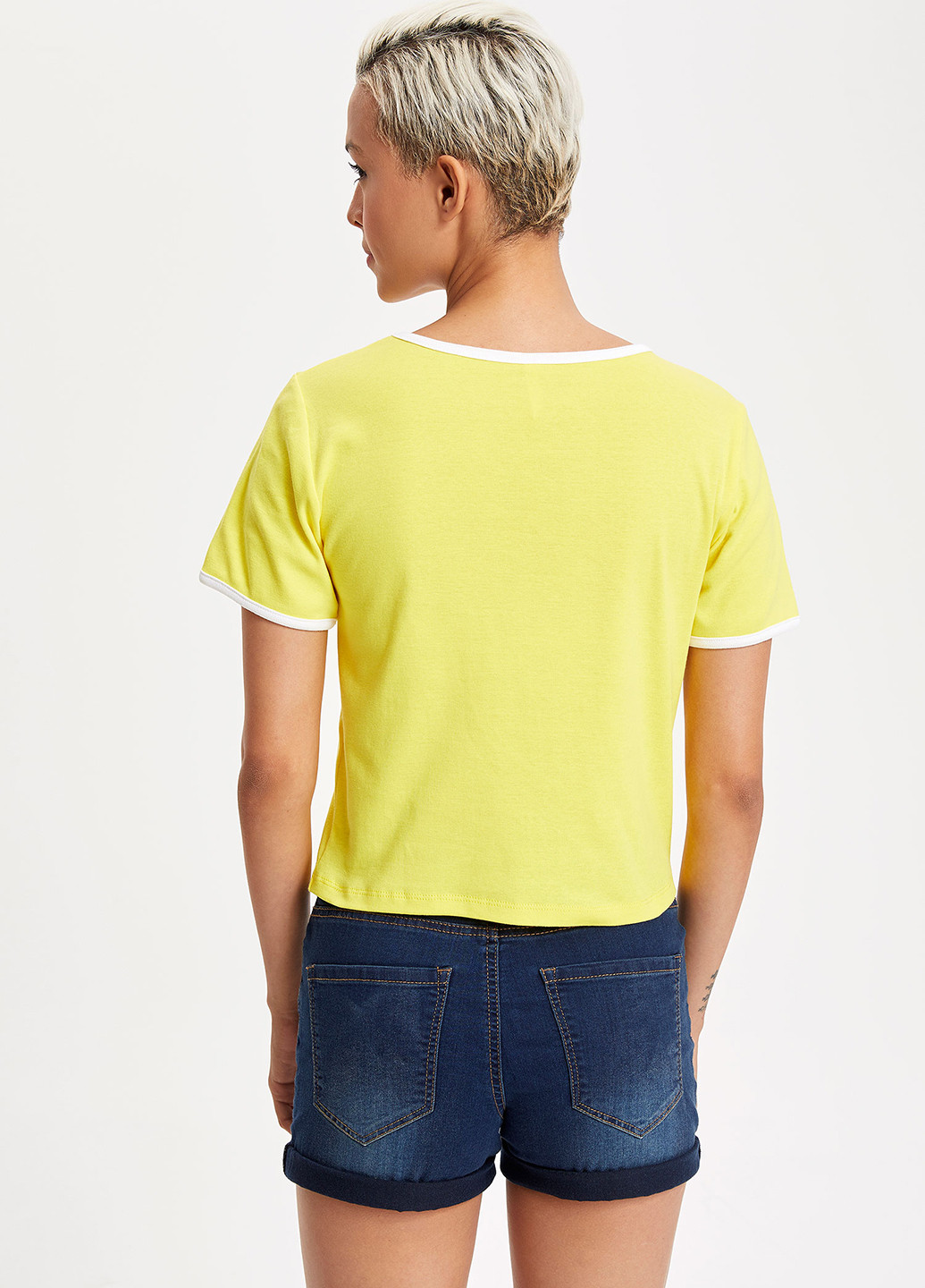 Желтая летняя футболка DeFacto