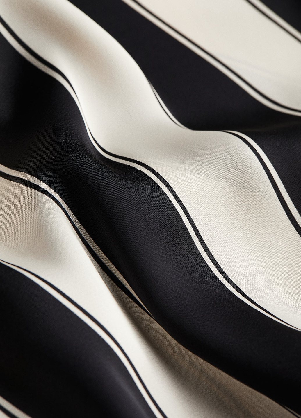 Кремовое кэжуал платье на запах H&M в полоску