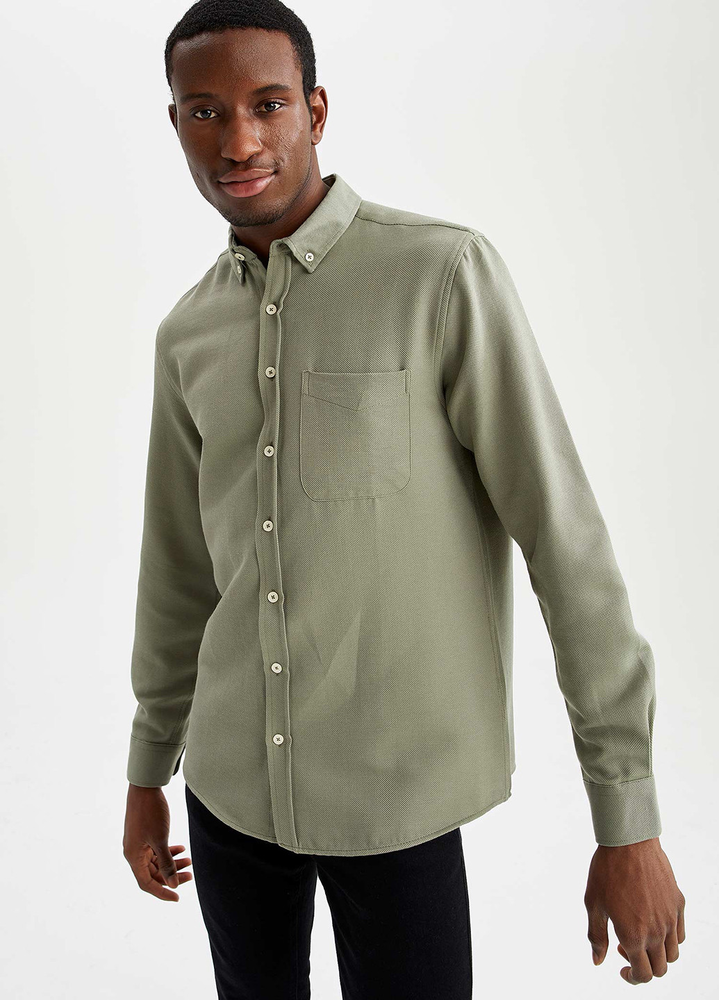 Серо-зеленая кэжуал рубашка однотонная DeFacto