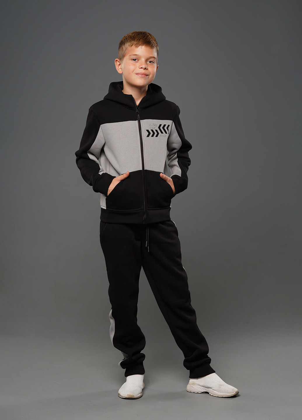 Сірий зимовий спортивний костюм з написами Sinthia (194959072)