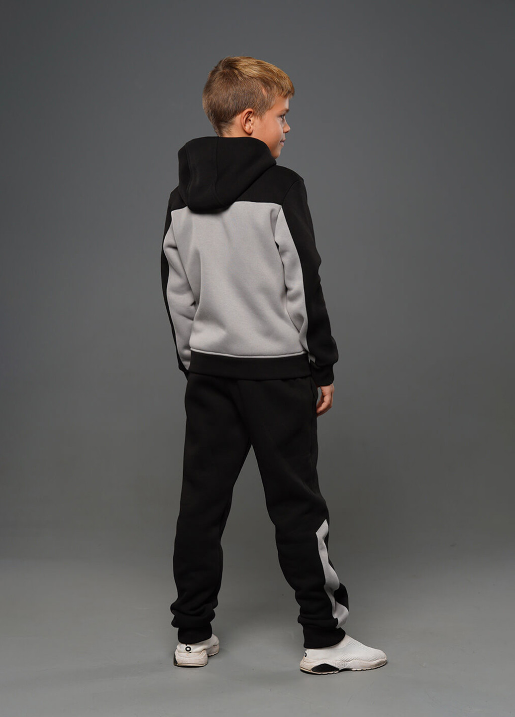 Сірий зимовий спортивний костюм з написами Sinthia (194959072)