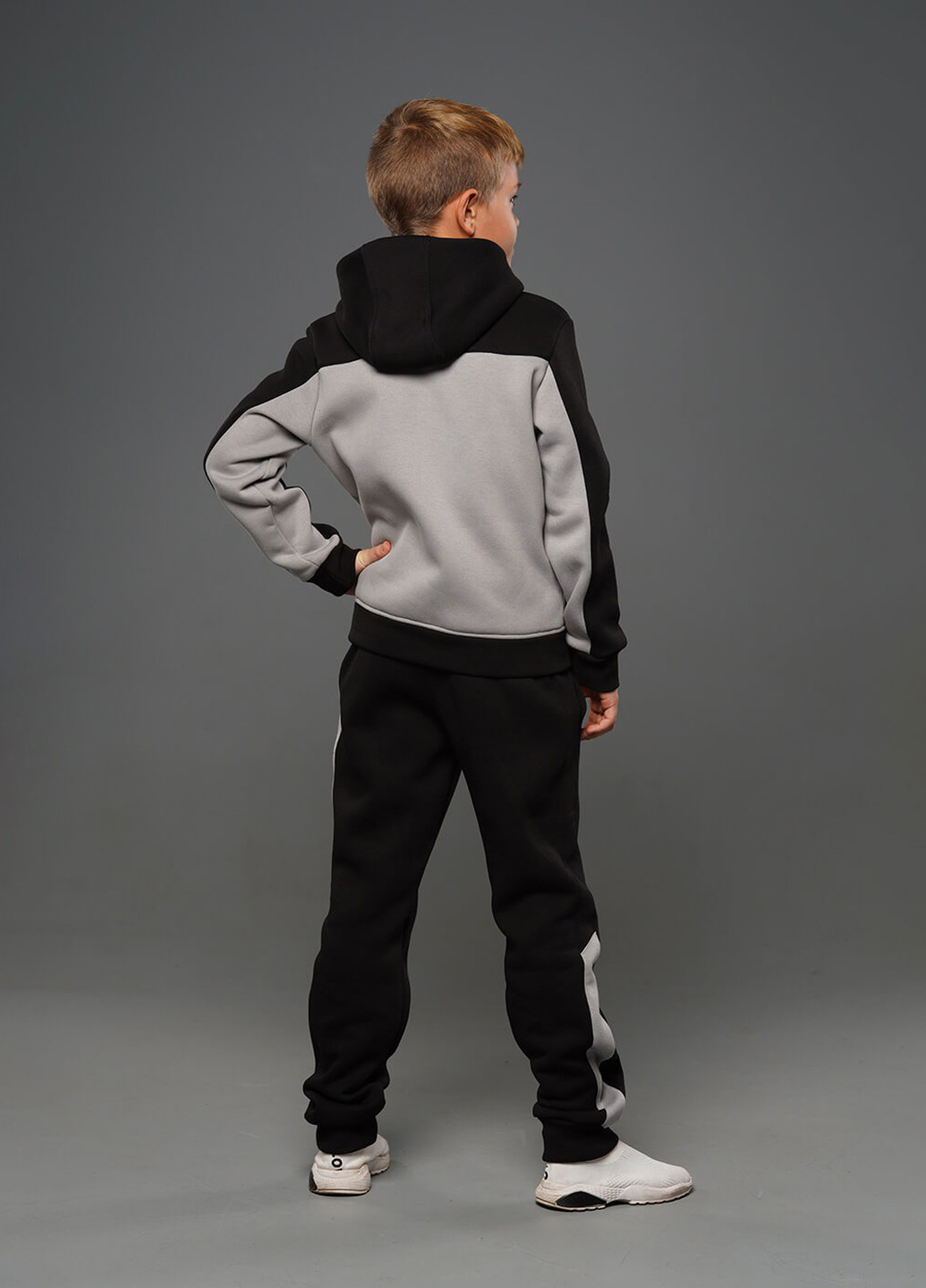 Сірий зимовий спортивний костюм з написами Sinthia (194959072)