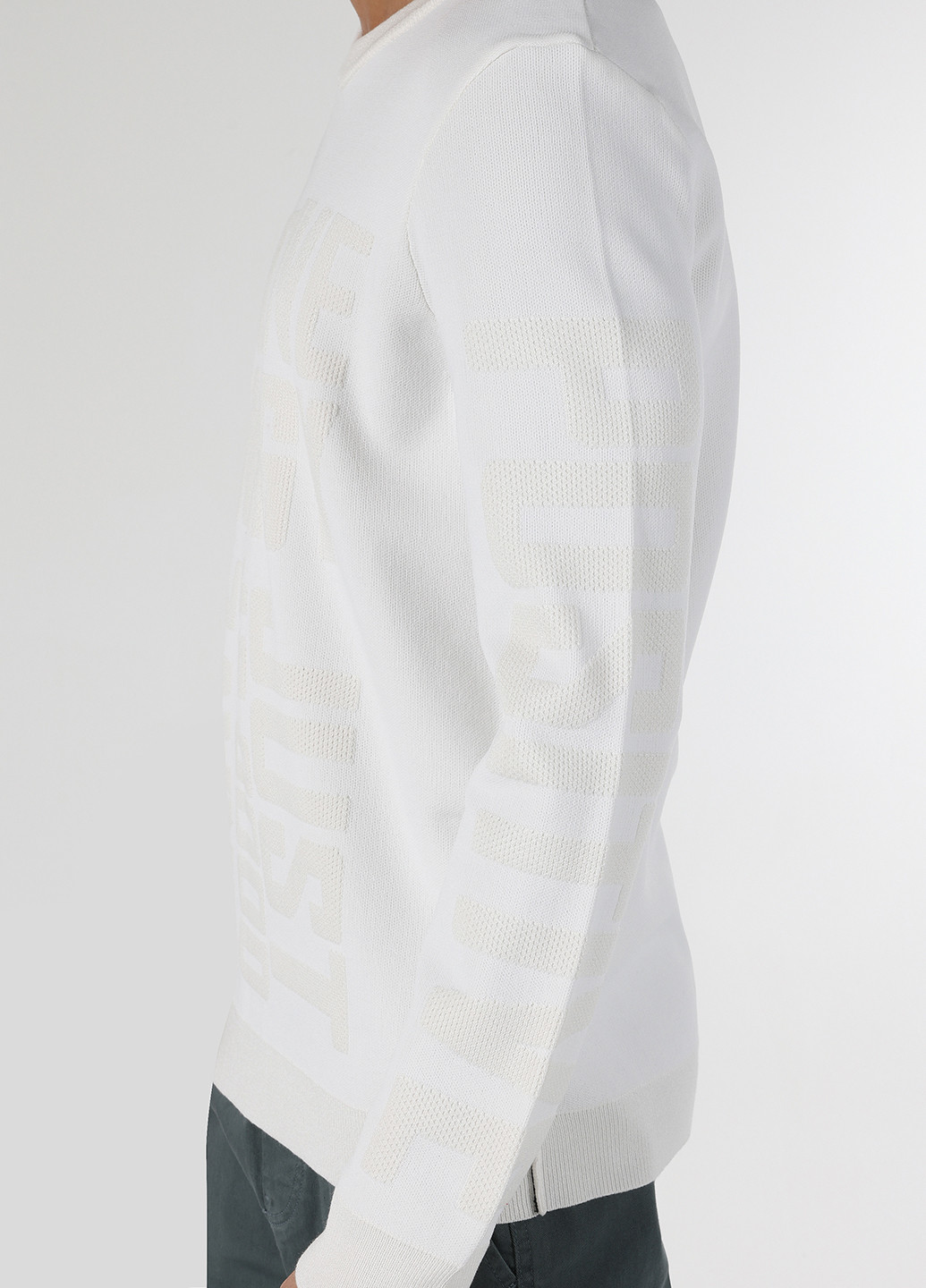 Белый демисезонный свитер джемпер Colin's