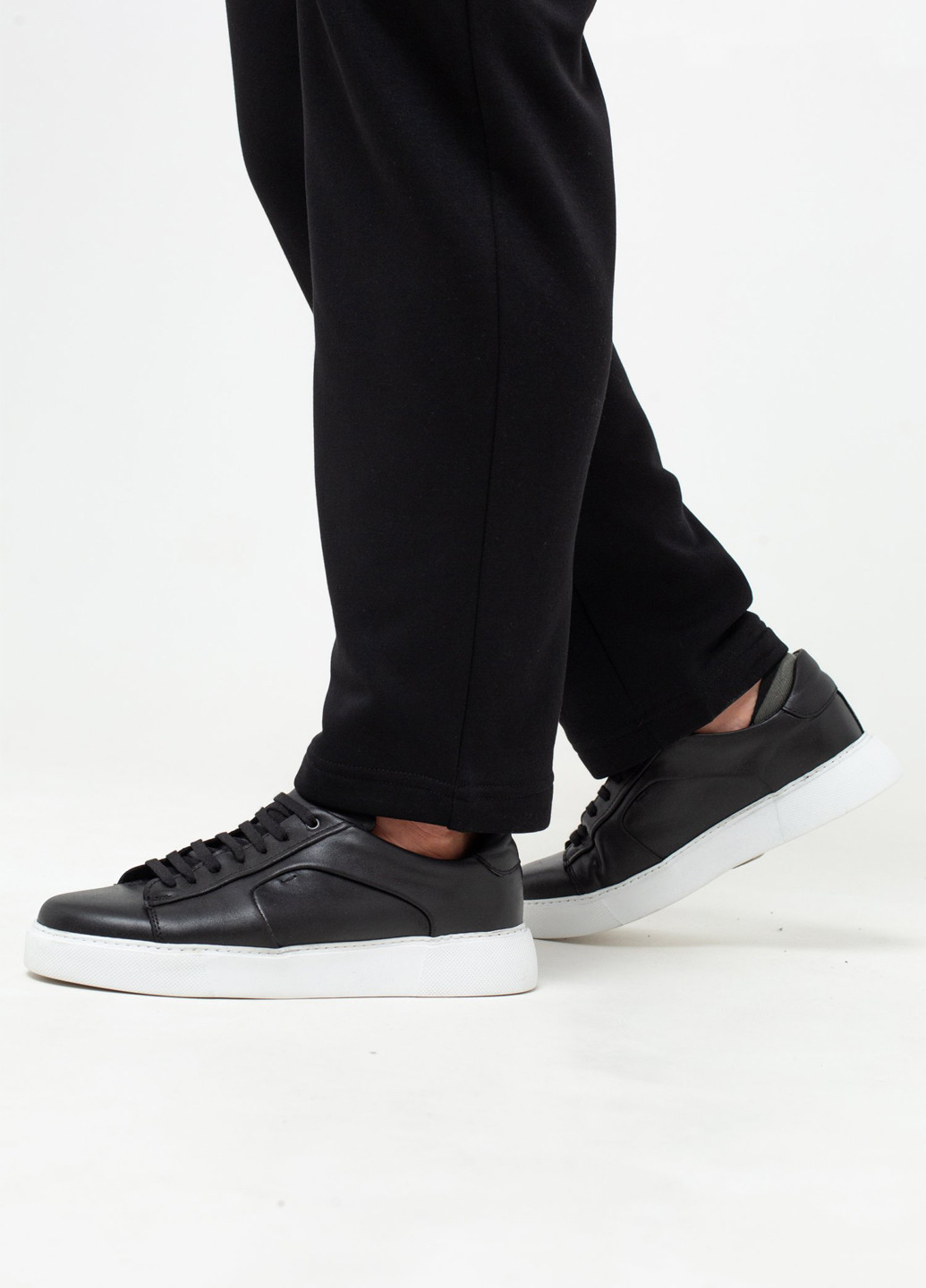 Черные спортивные, кэжуал демисезонные прямые брюки K.O.R