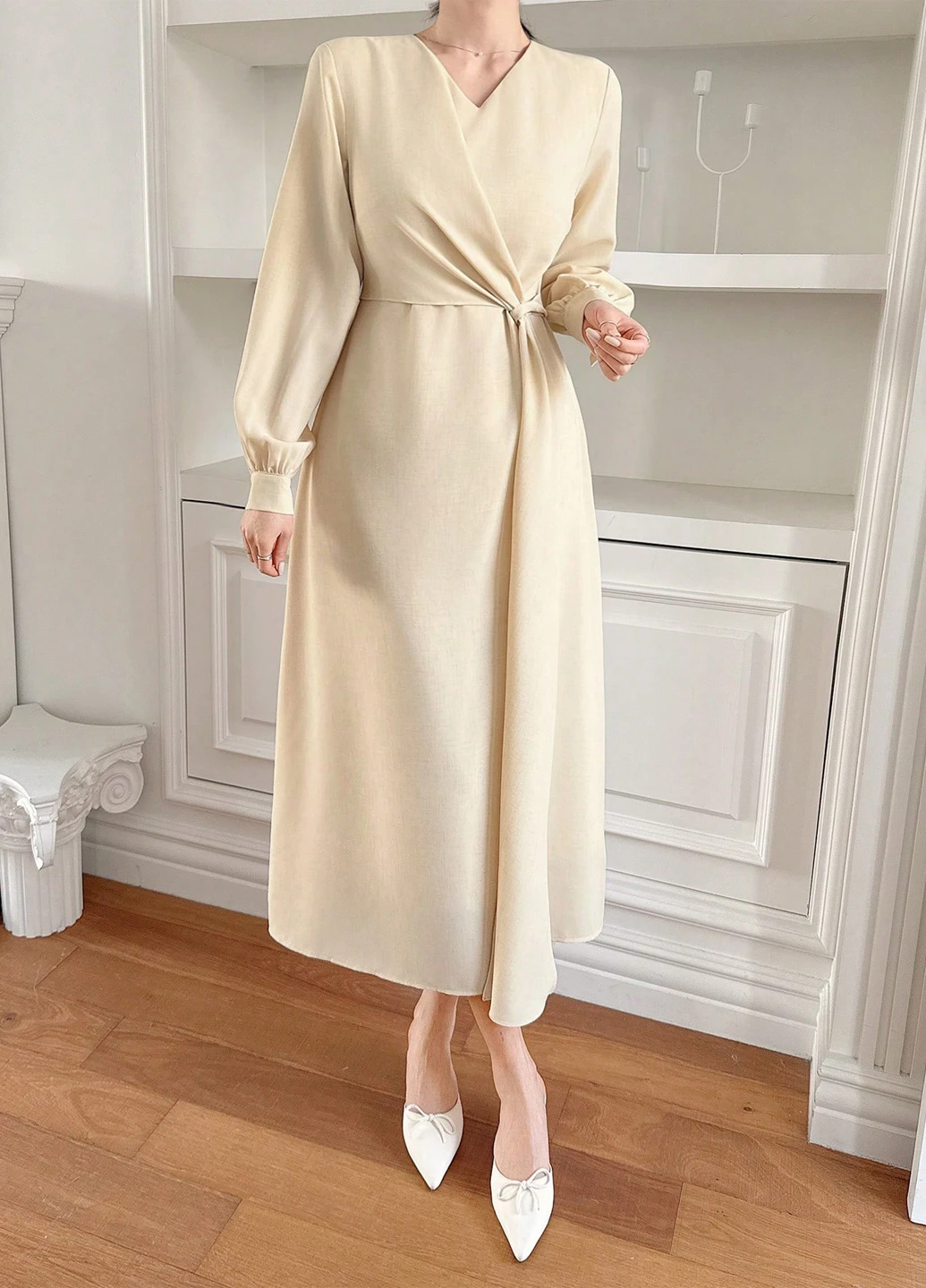 Кремова ділова сукня на запах, кльош SHEIN однотонна
