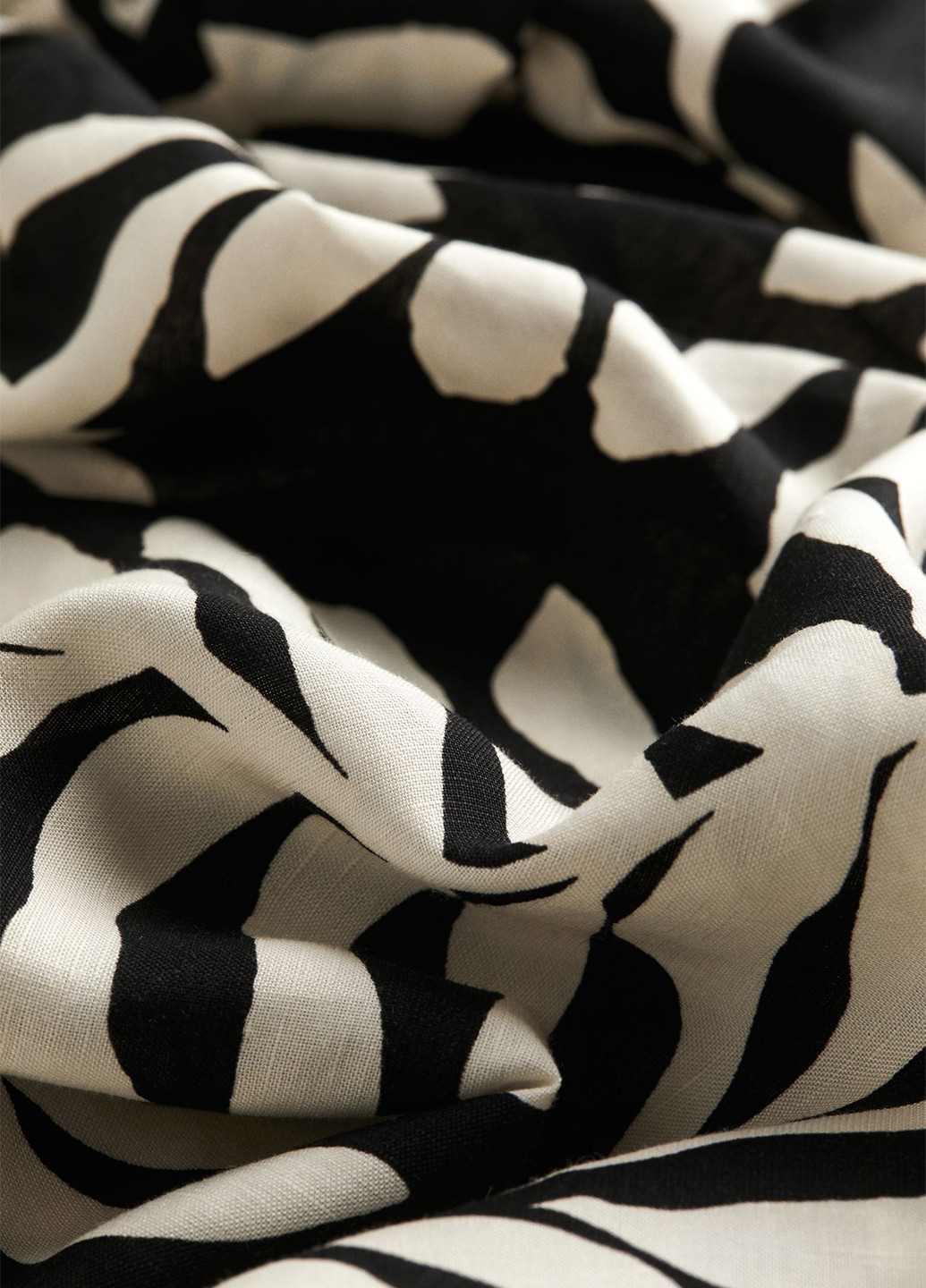 Черно-белая кэжуал с рисунком юбка H&M на запах