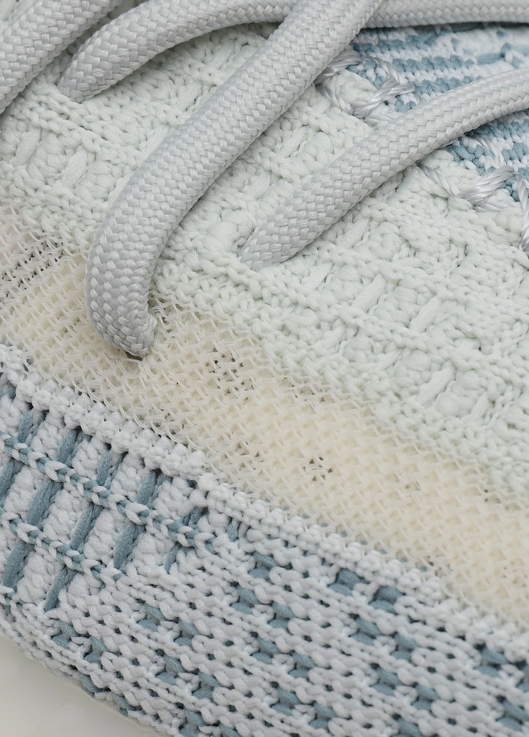 М'ятні кросівки демісезон adidas
