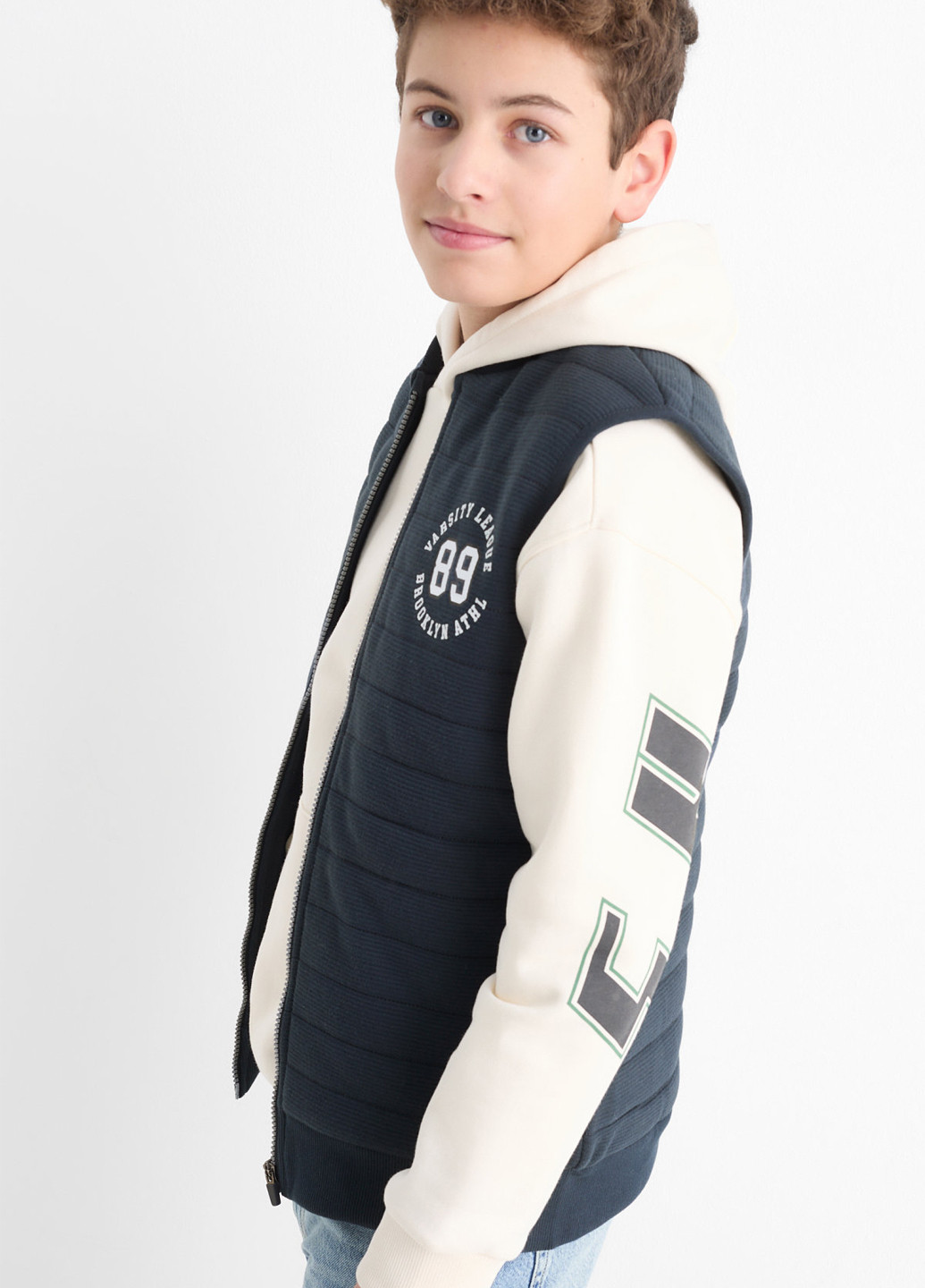 Комбинированный демисезонный комплект (жилет, худи) C&A