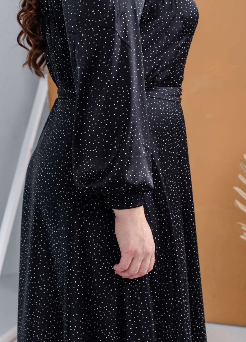 Чорна вечірня плаття на запах JadFashion в горошок