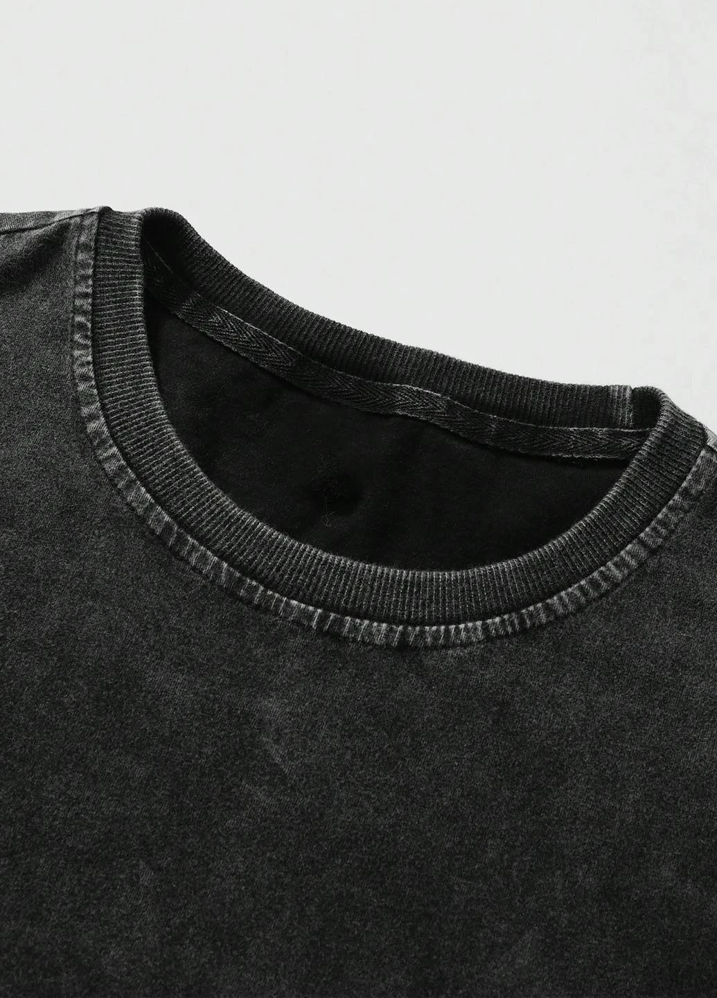Черная футболка SHEIN