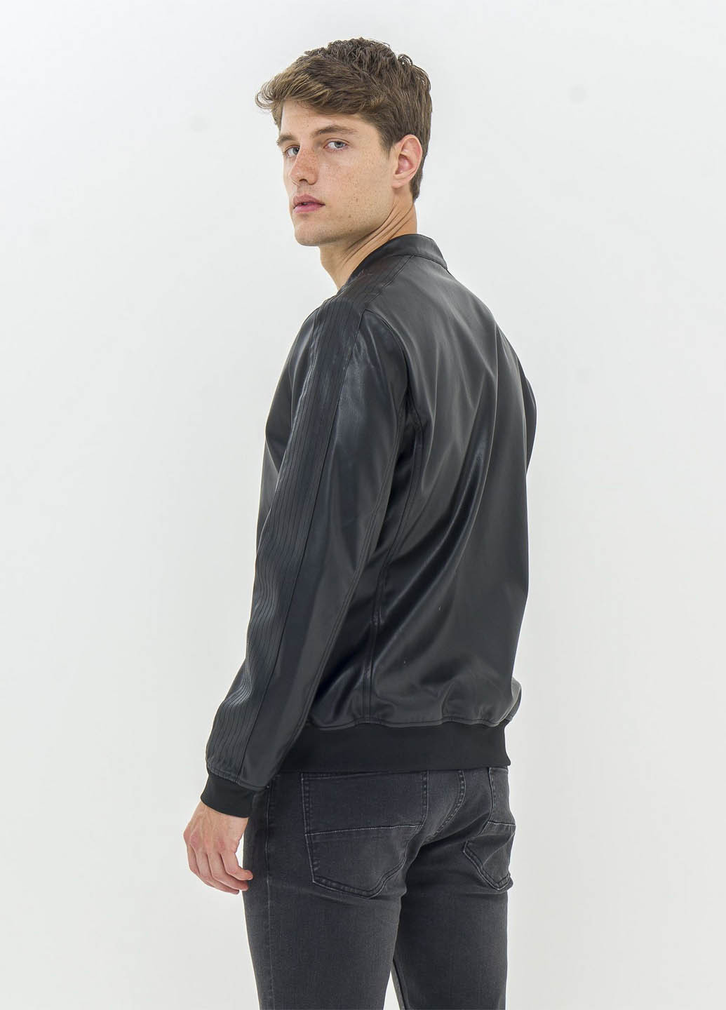 Черная демисезонная куртка Piazza Italia