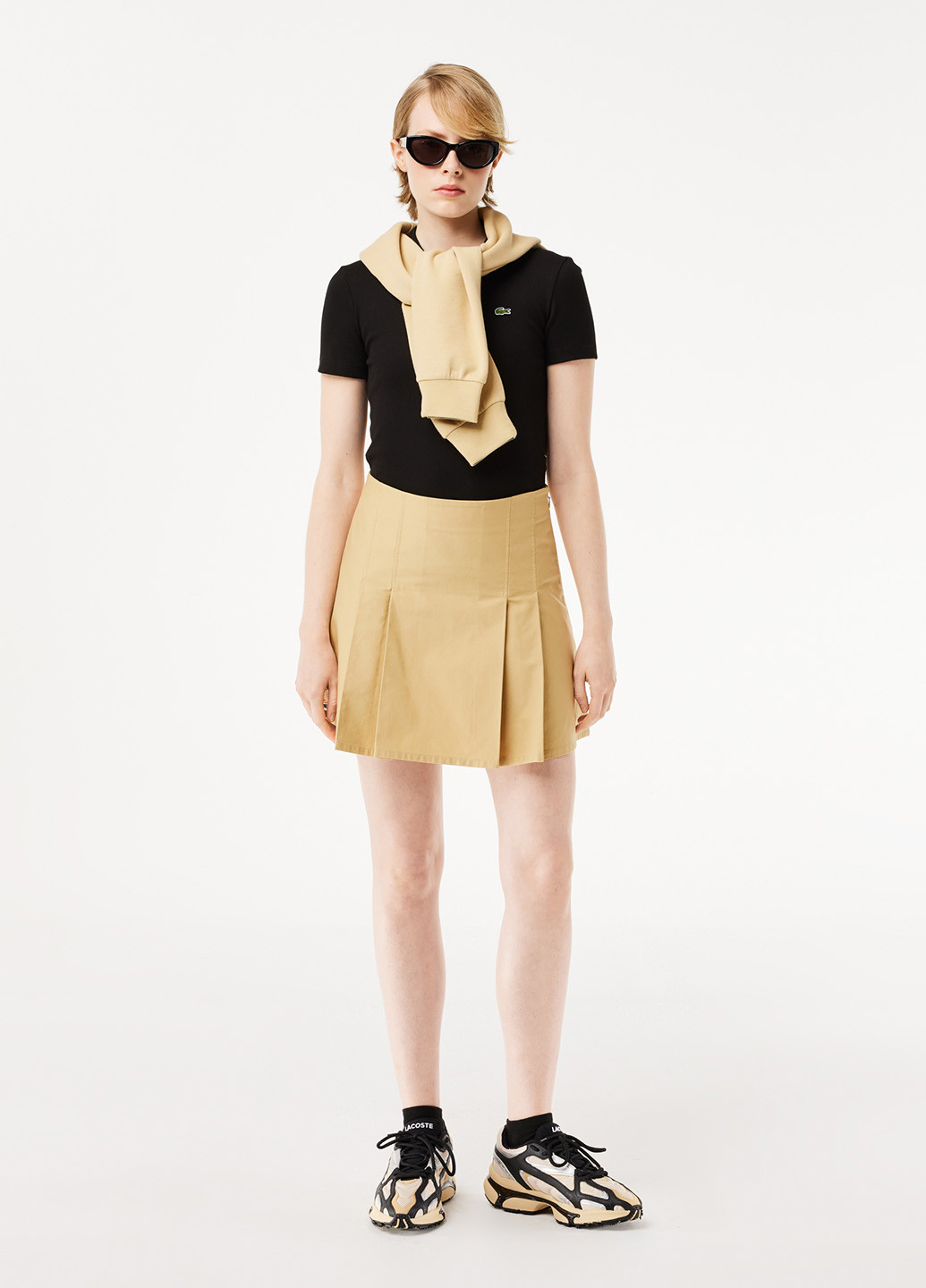 Черная женская футболка-поло Lacoste однотонная