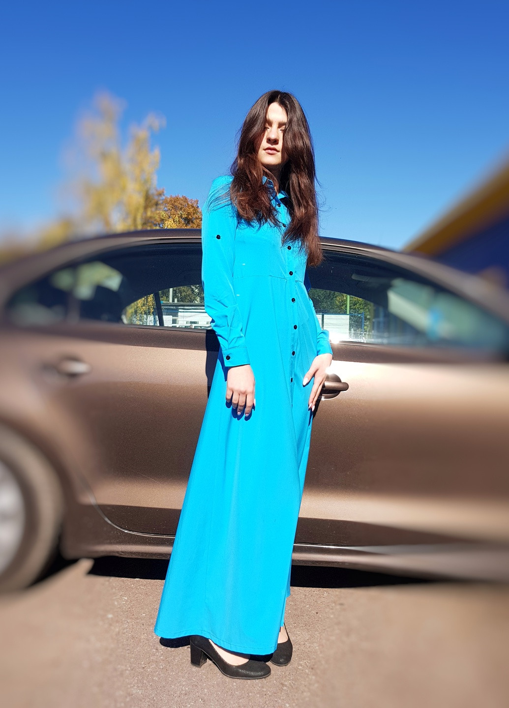 Голубое платье-рубашка приталенное макси голубое No Brand