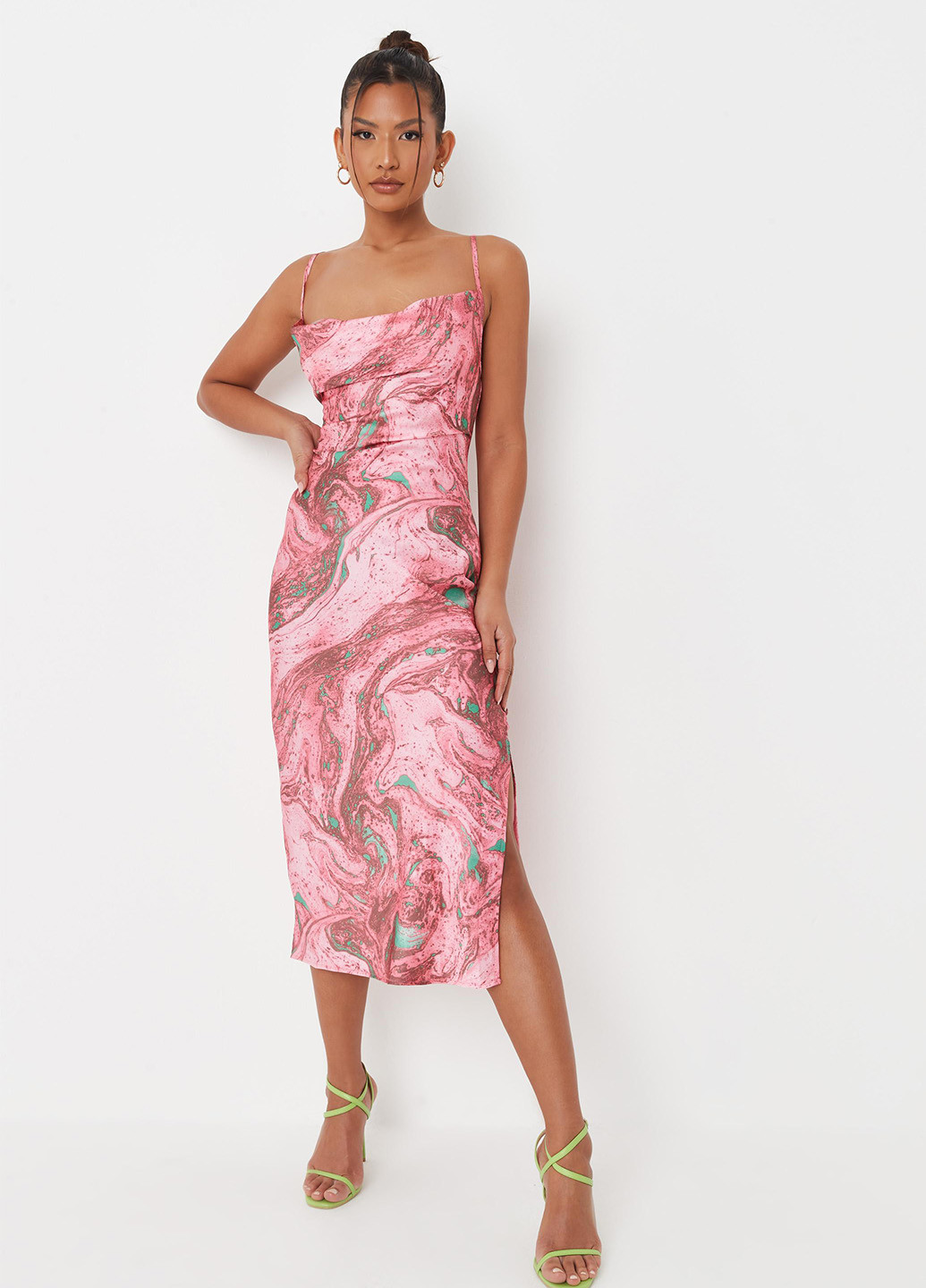 Розовое кэжуал платье платье-комбинация Missguided с абстрактным узором