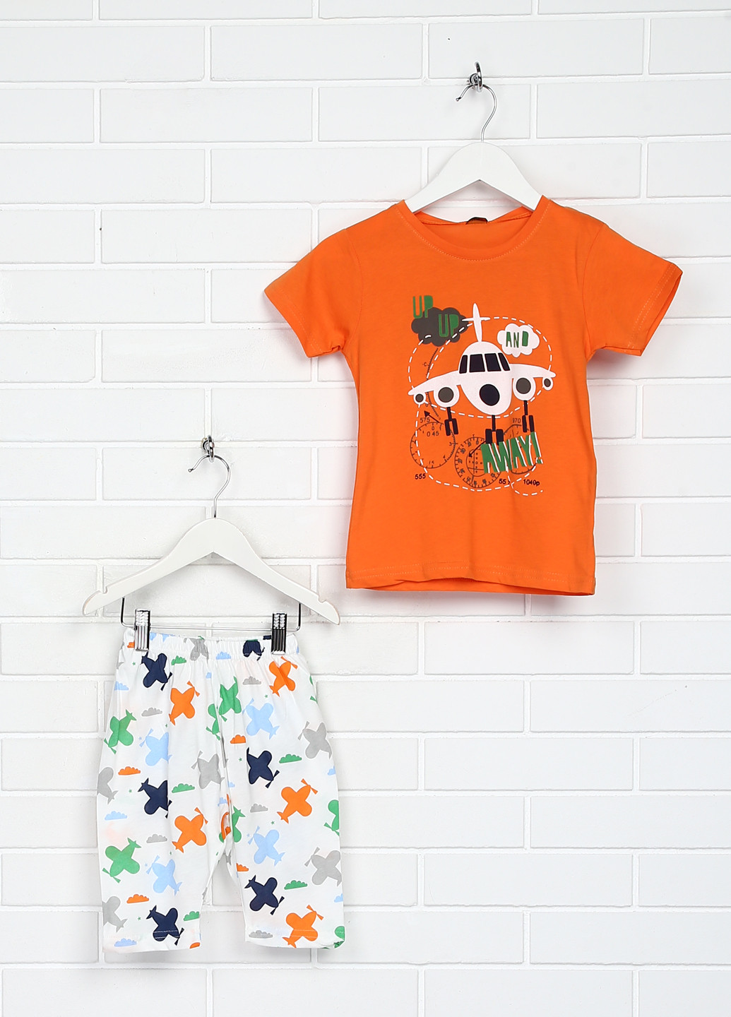 Оранжевая всесезон пижама (футболка, капри) Vitmo baby