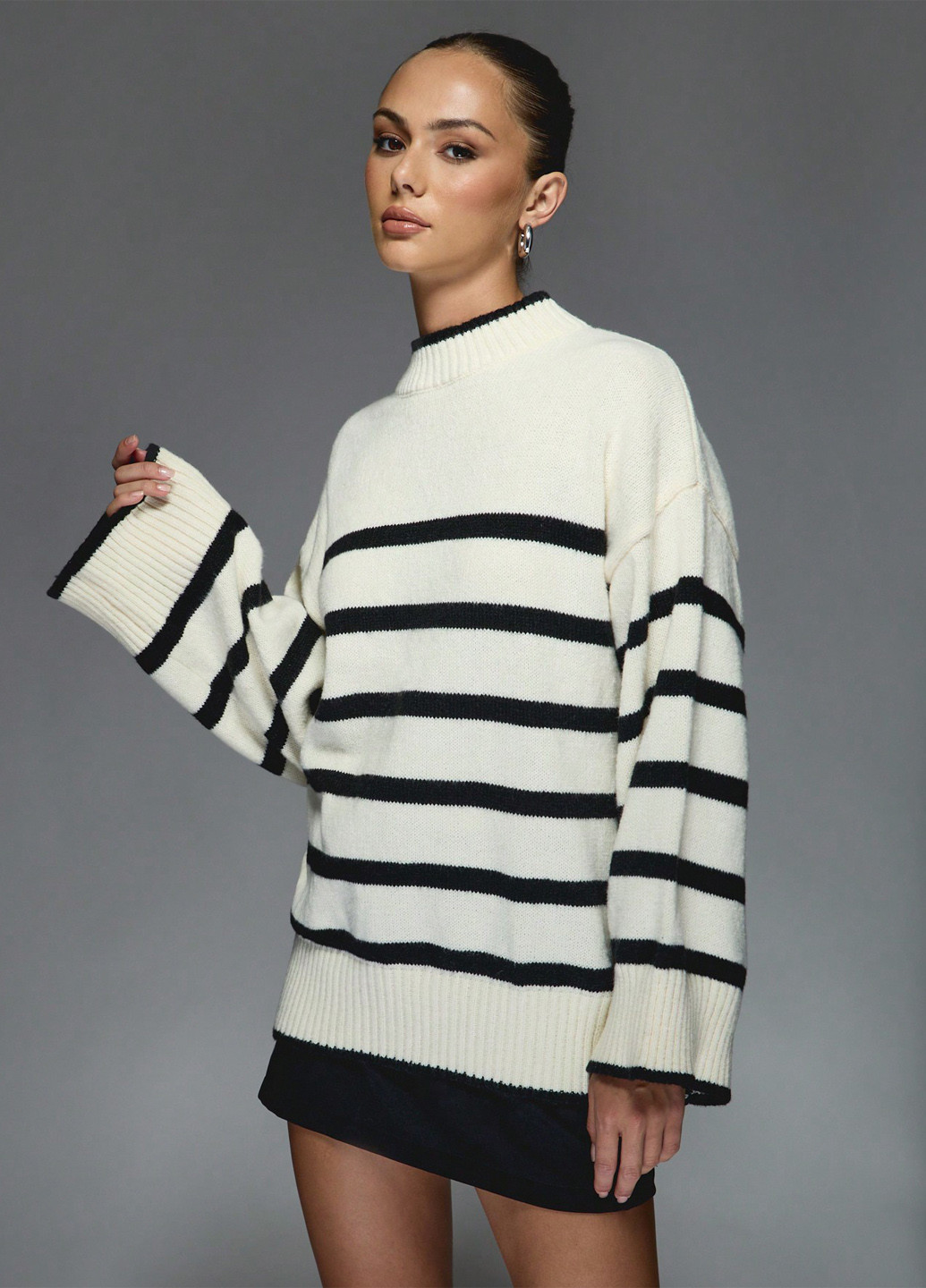 Чорно-білий демісезонний светр SHEIN