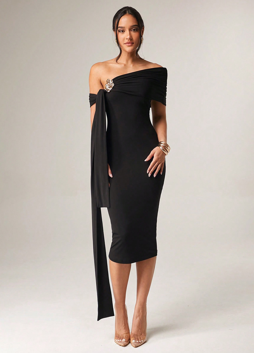 Черное праздничный, вечернее платье с открытыми плечами, футляр, с открытой спиной SHEIN однотонное