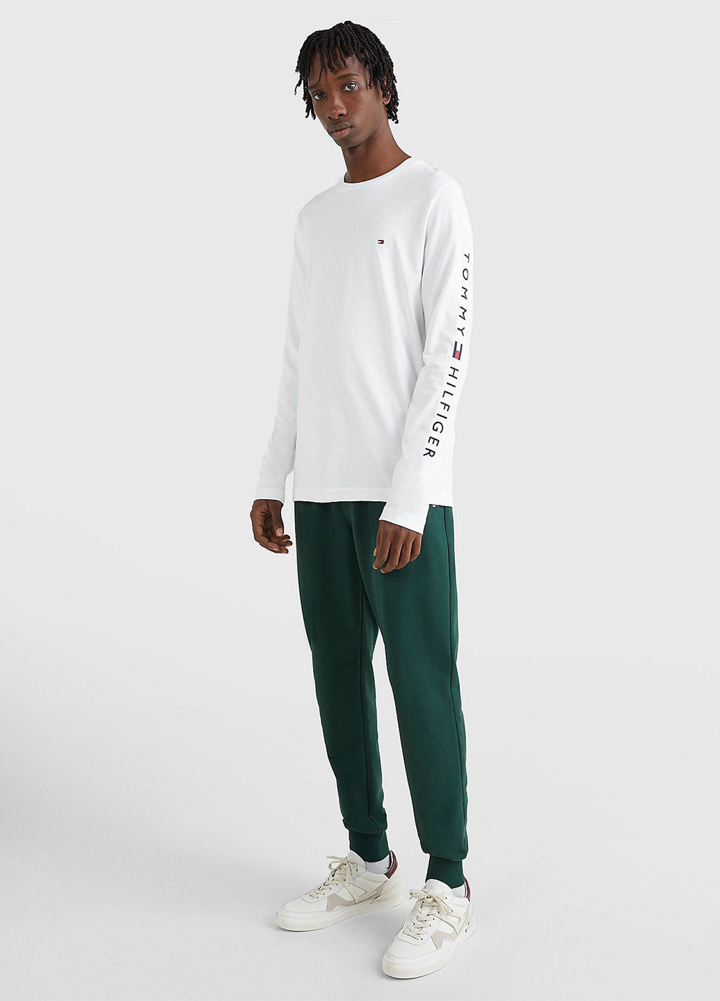 Белый демисезонный кэжуал лонгслив Tommy Hilfiger однотонный