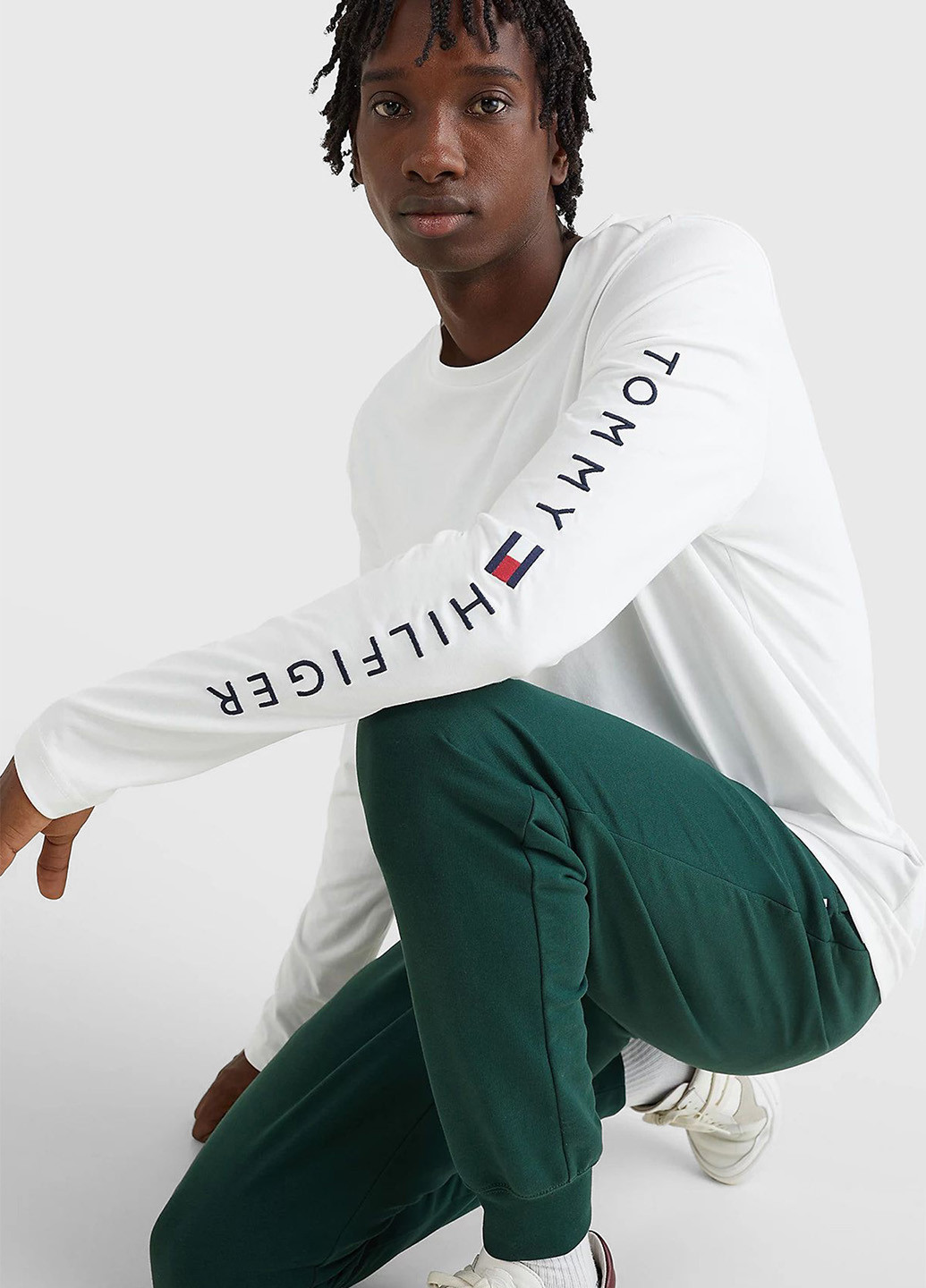 Белый демисезонный кэжуал лонгслив Tommy Hilfiger однотонный