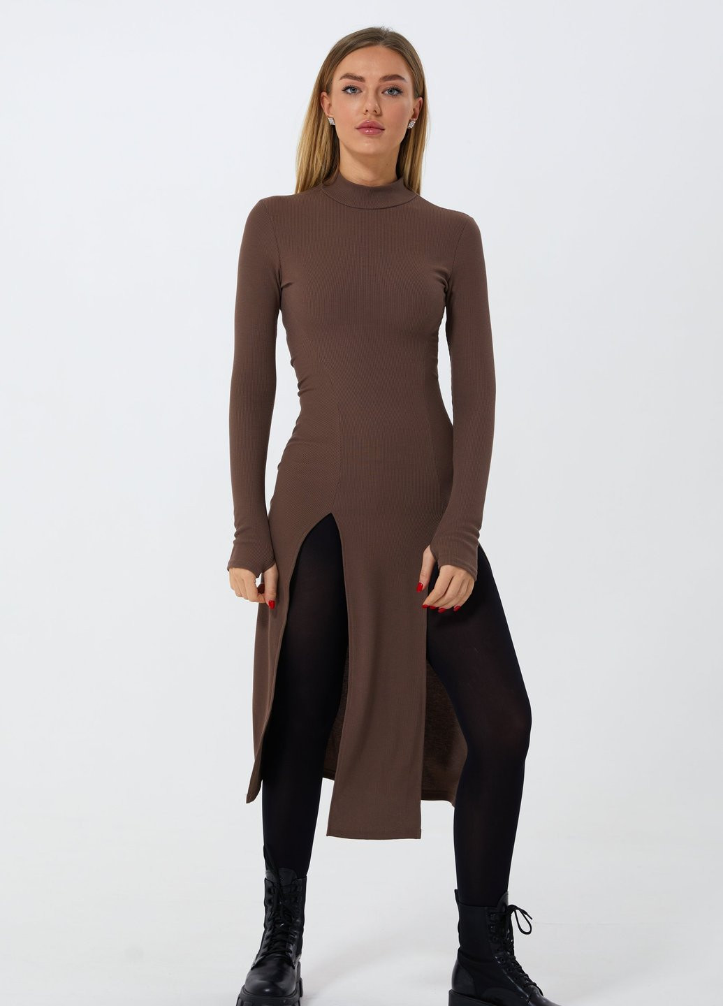 Коричневое повседневный платье с разрезами коричневого цвета Gepur однотонное