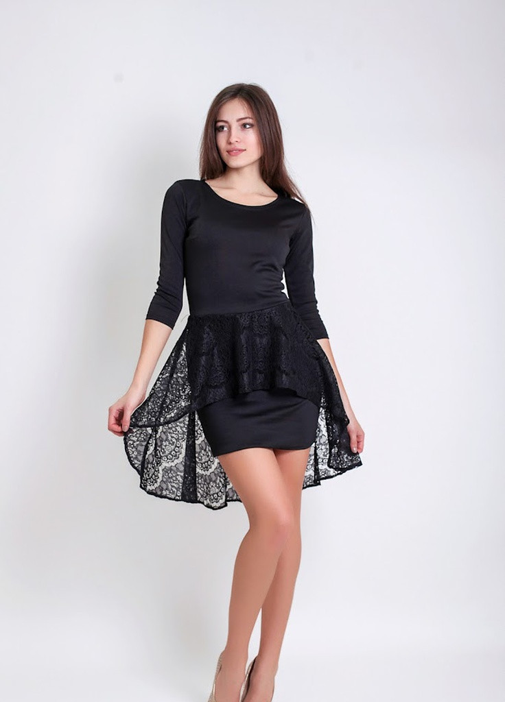 Черное кэжуал нарядное платье-футляр c асимметричной баской из гипюра marena Podium однотонное