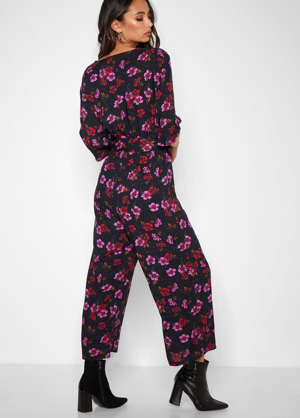 Комбинезон NA-KD цветочный чёрный кэжуал