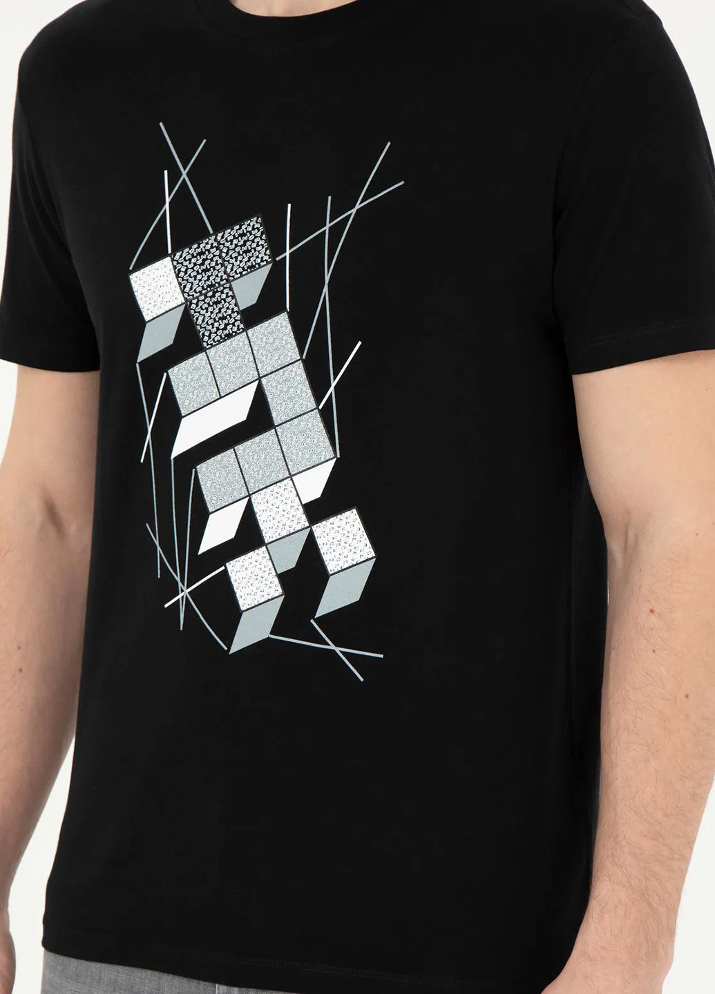 Черная футболка Pierre Cardin