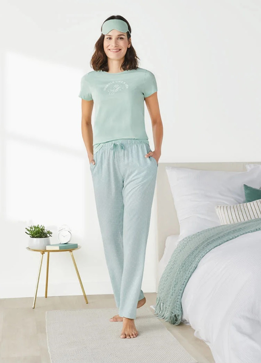Мятная всесезон пижама (футболка, брюки, маска для сна) футболка + брюки Esmara