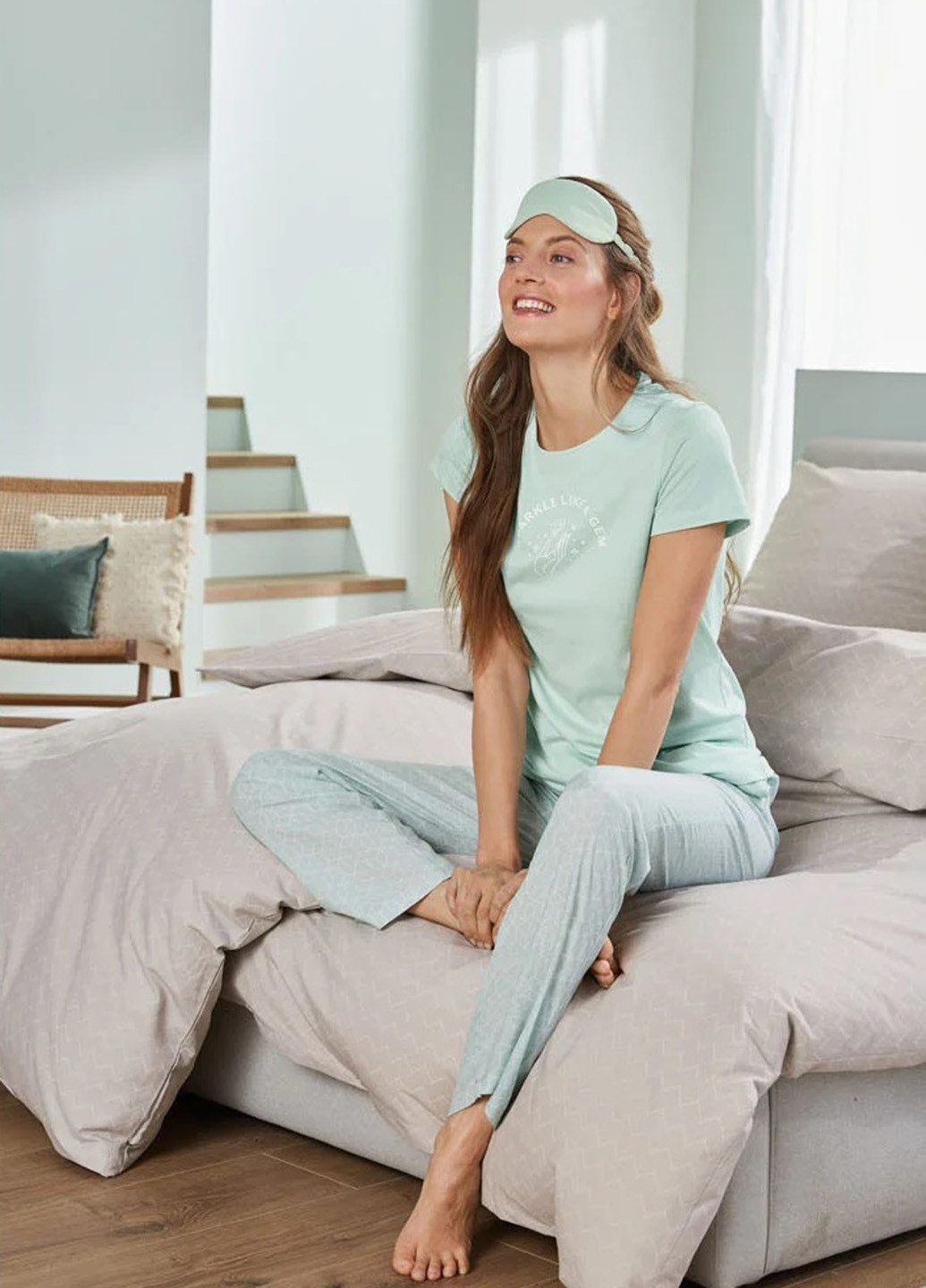 Мятная всесезон пижама (футболка, брюки, маска для сна) футболка + брюки Esmara