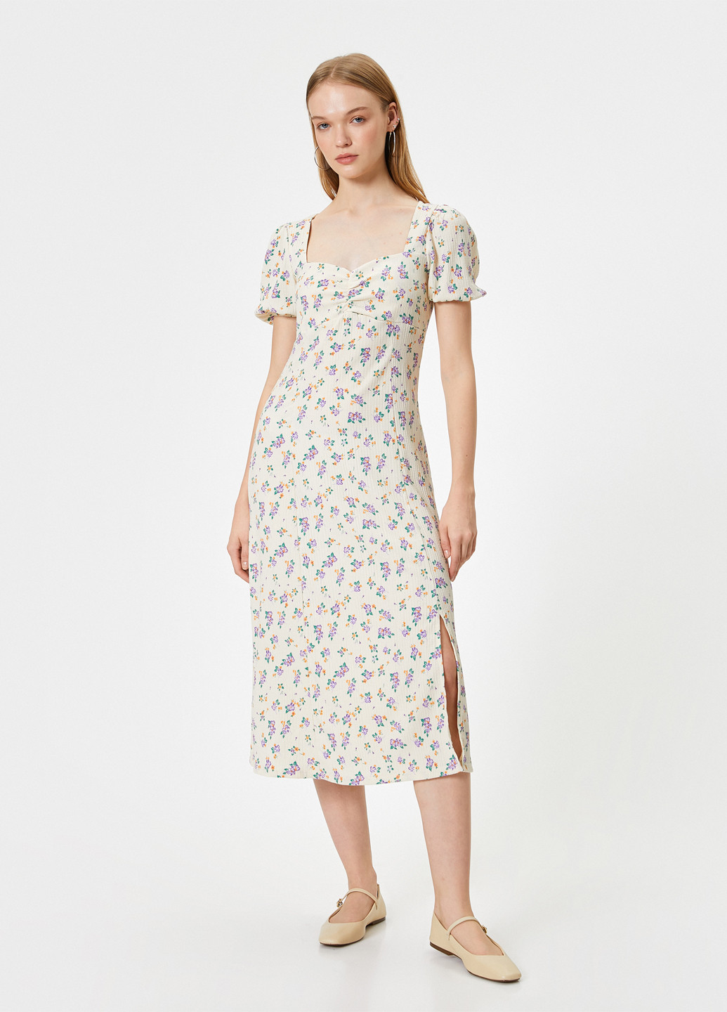 Молочное кэжуал платье а-силуэт KOTON с цветочным принтом