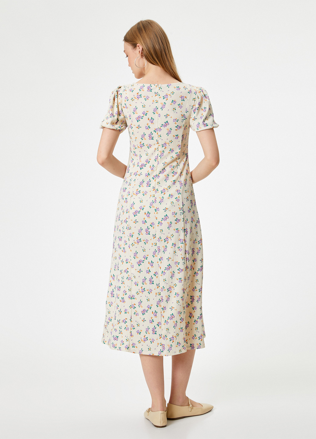 Молочное кэжуал платье а-силуэт KOTON с цветочным принтом