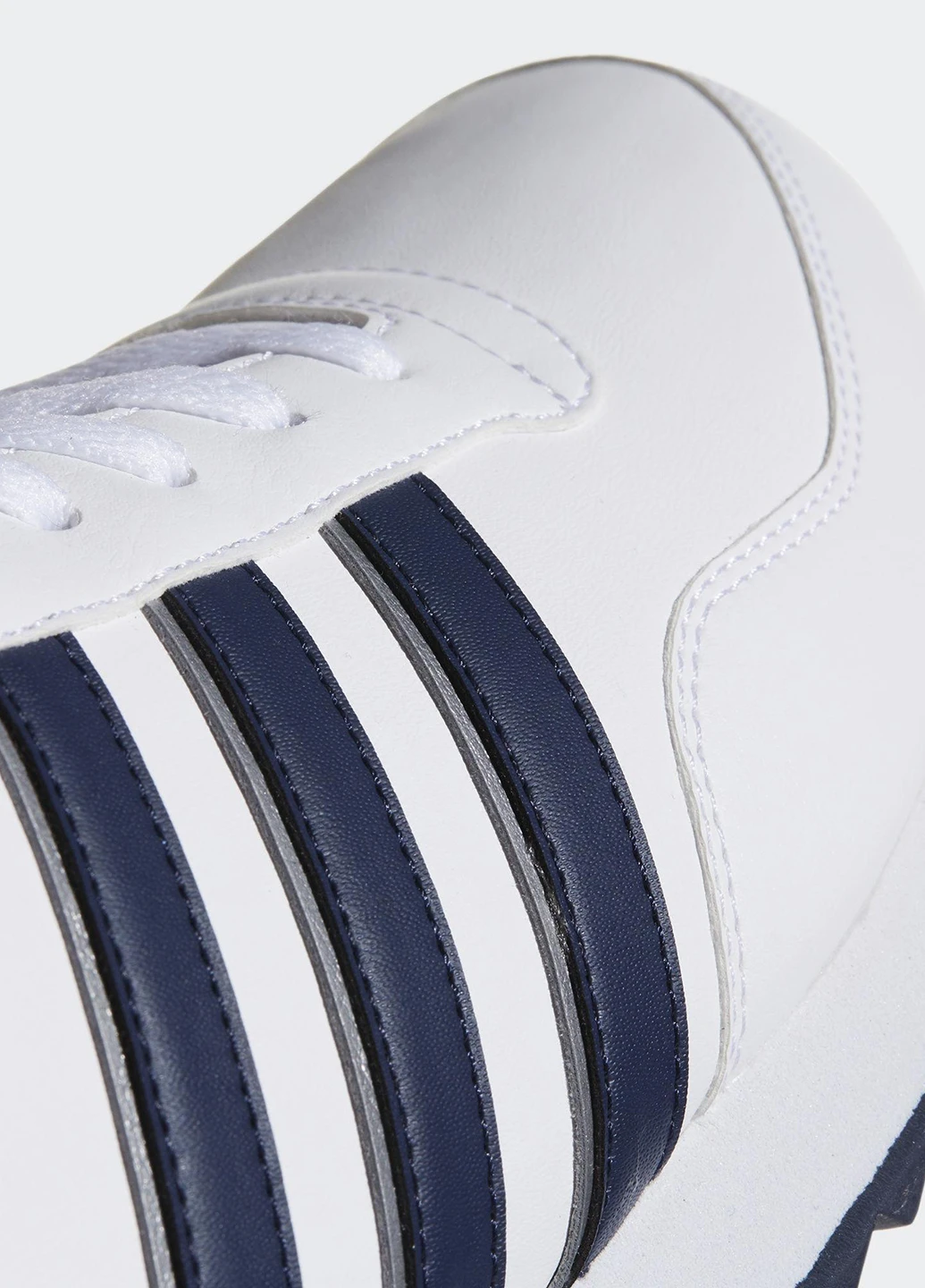 Белые демисезонные кроссовки adidas