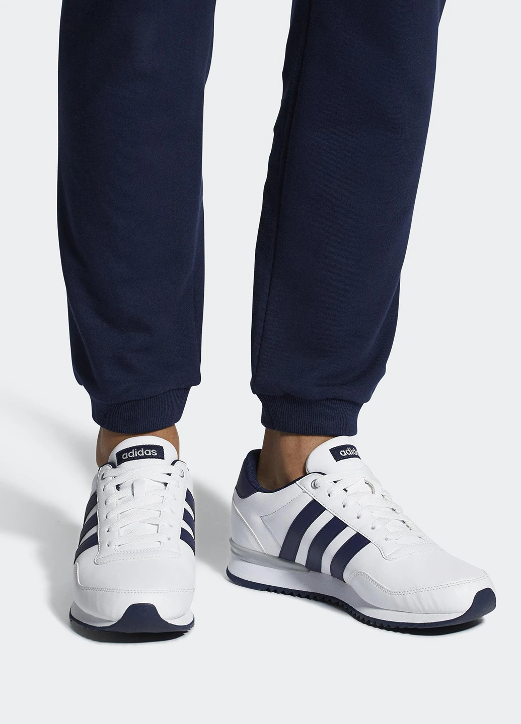 Белые демисезонные кроссовки adidas