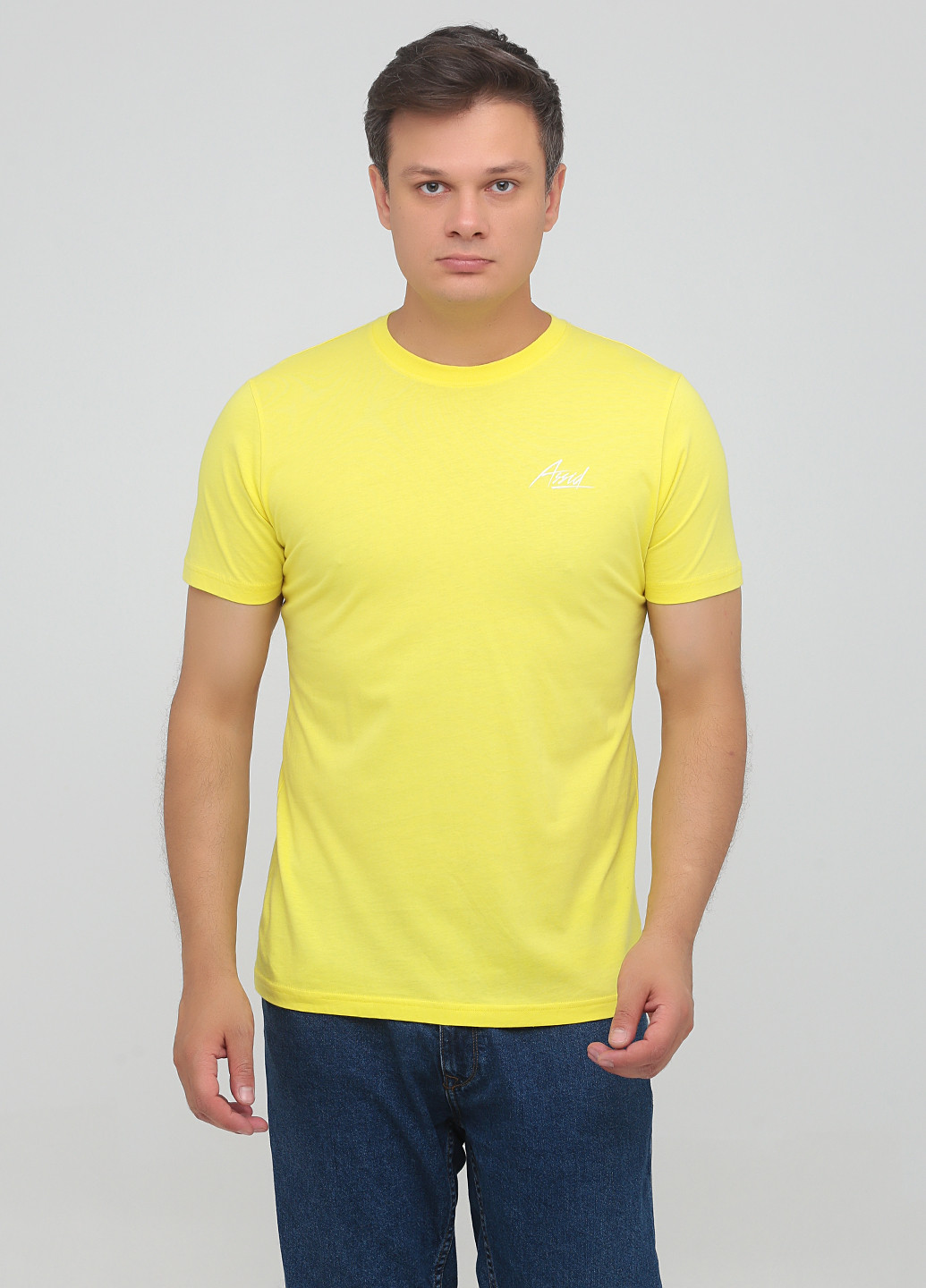 Желтая футболка Universal