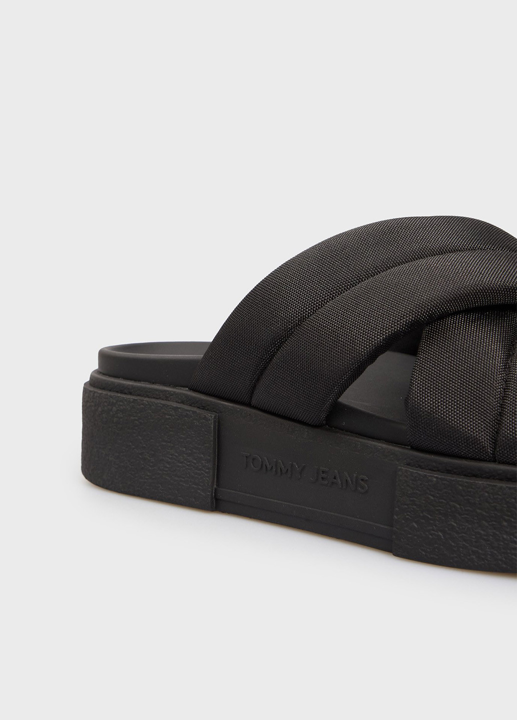 Черные шлепанцы Tommy Jeans с логотипом