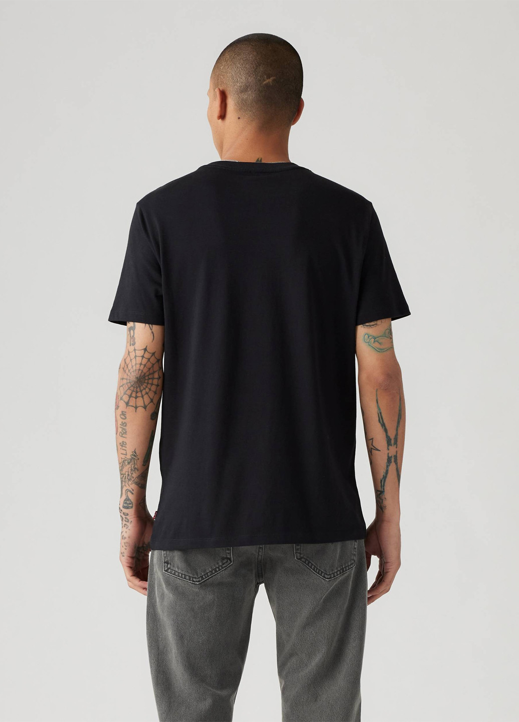 Черная футболка Levi's