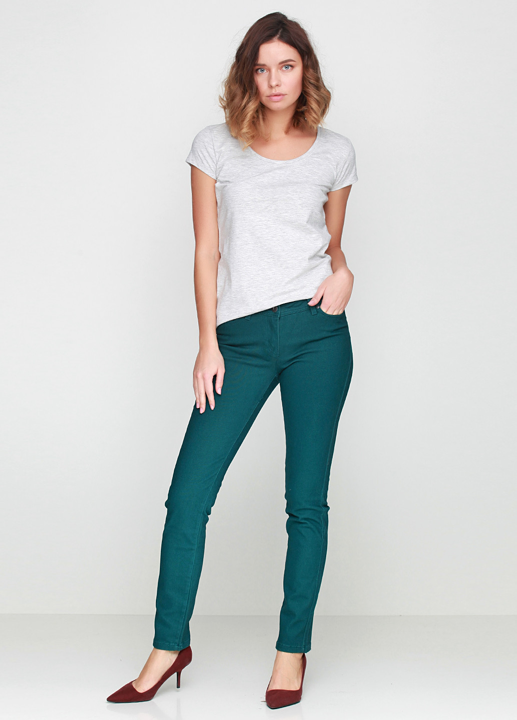 Зеленые джинсовые демисезонные зауженные брюки Colours