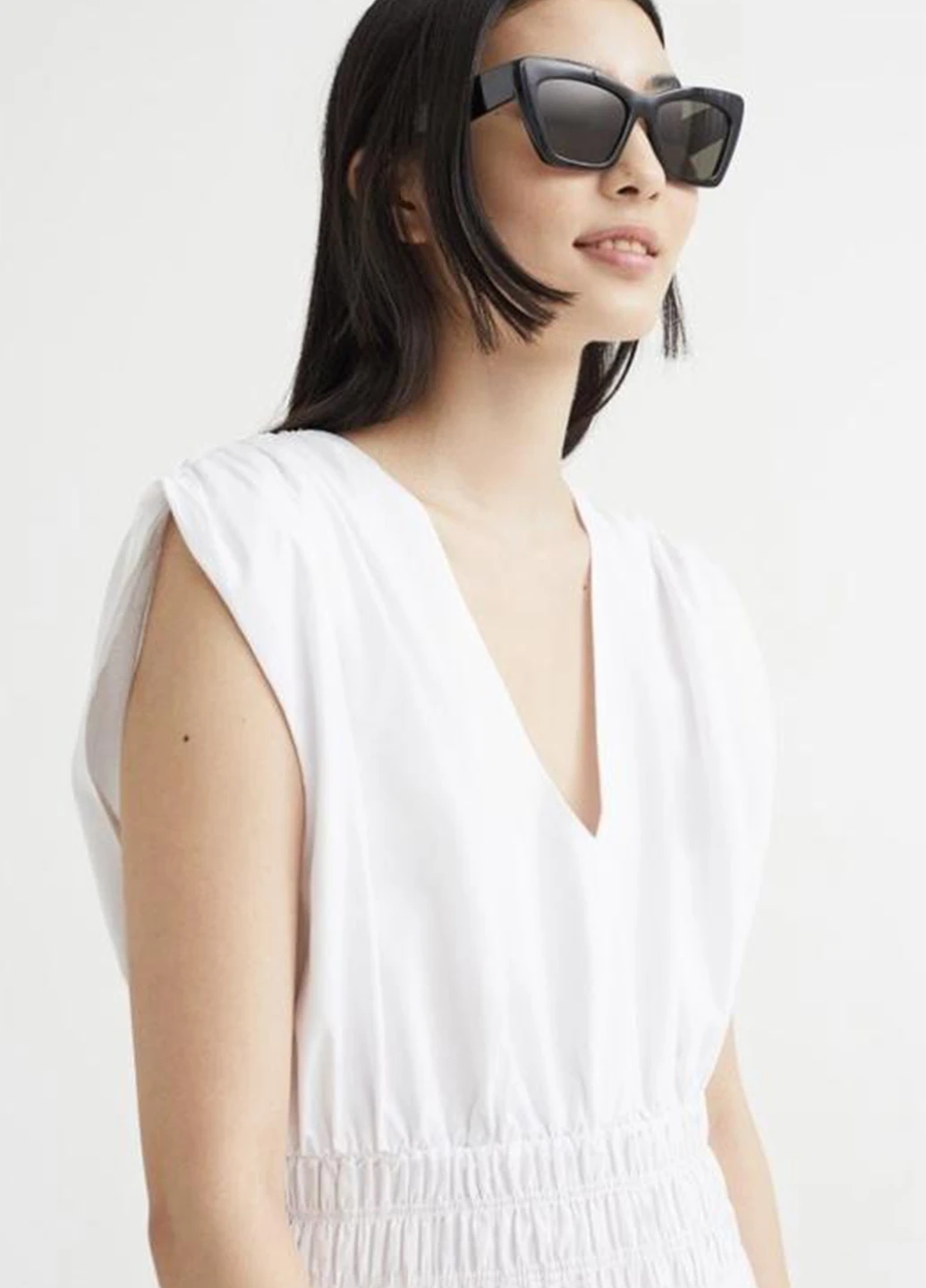 Белое кэжуал платье H&M однотонное