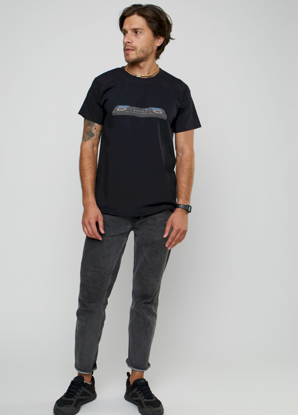 Чорна футболка чоловіча YAPPI