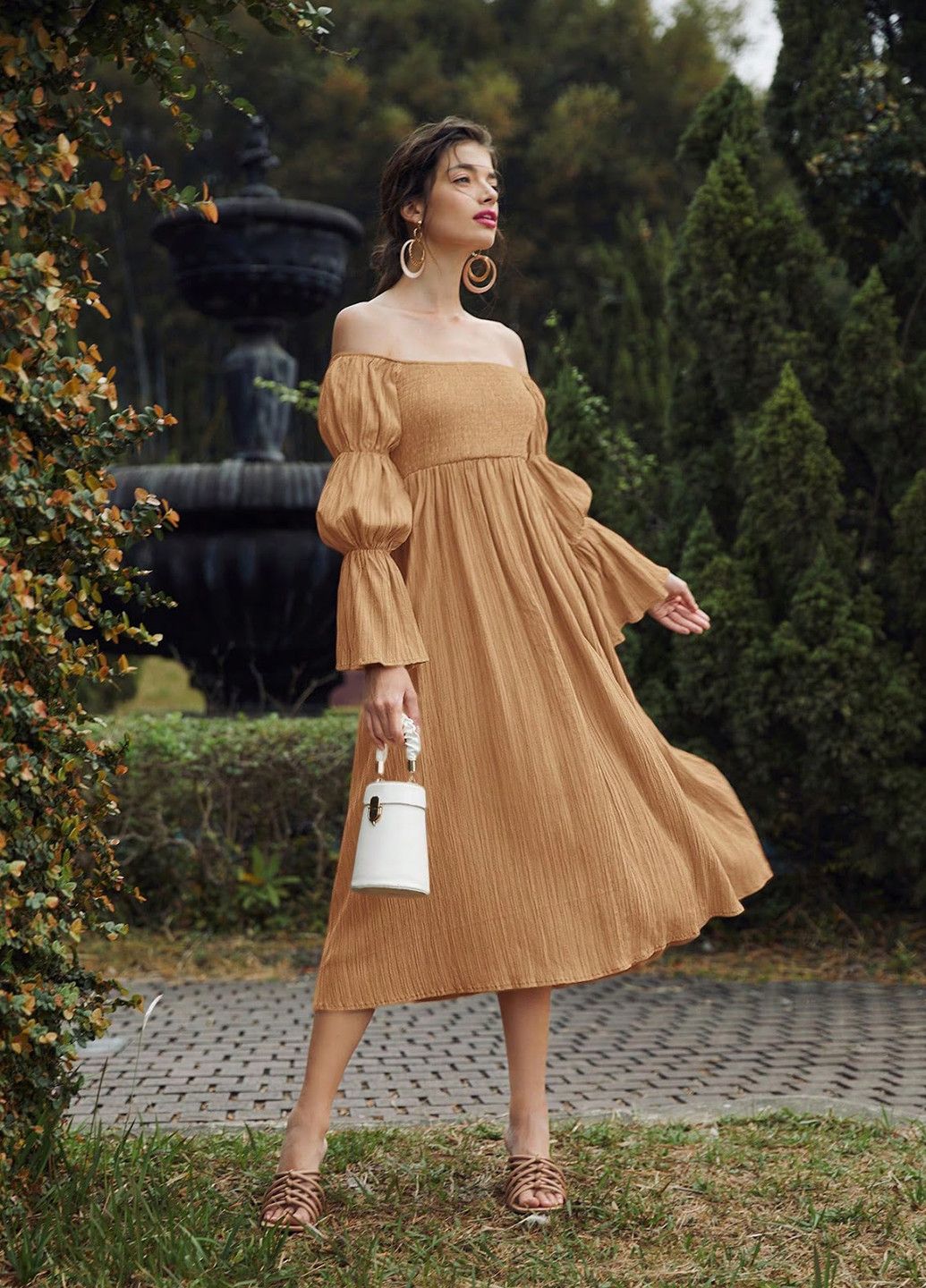 Светло-бежевое кэжуал платье с открытыми плечами SHEIN однотонное