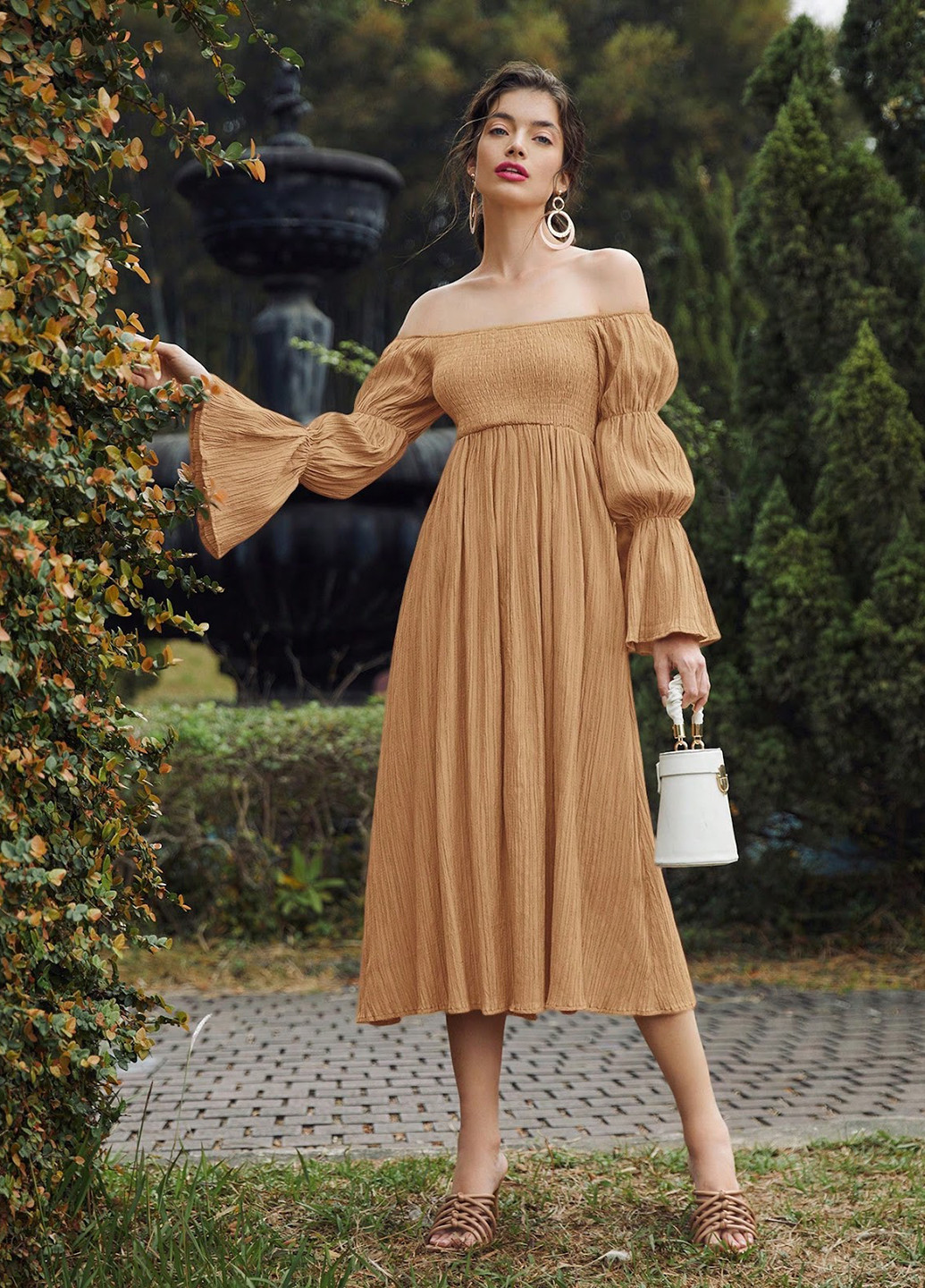 Светло-бежевое кэжуал платье с открытыми плечами SHEIN однотонное