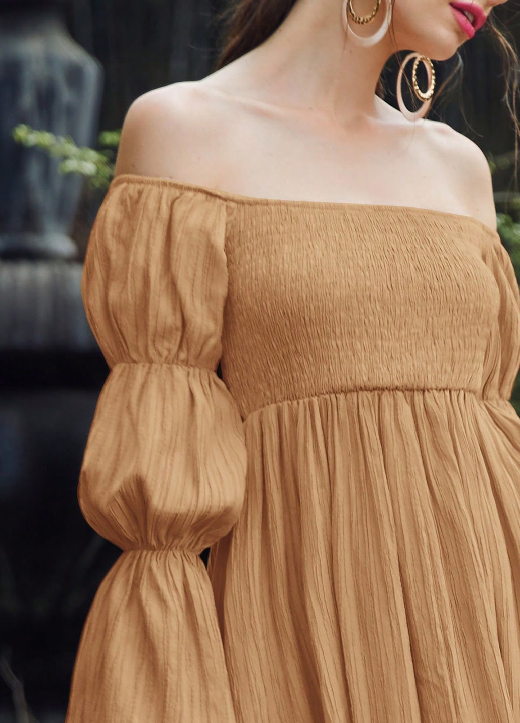 Светло-бежевое кэжуал платье с открытыми плечами SHEIN однотонное