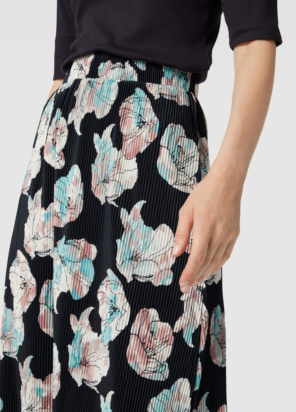 Черная кэжуал цветочной расцветки юбка Tom Tailor плиссе