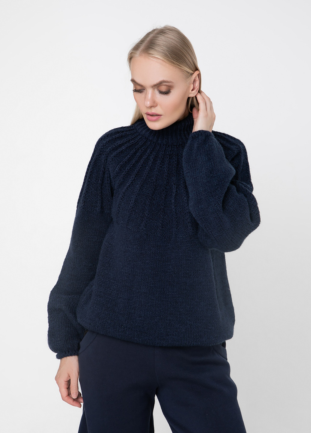 Темно-синий демисезонный свитер Sewel