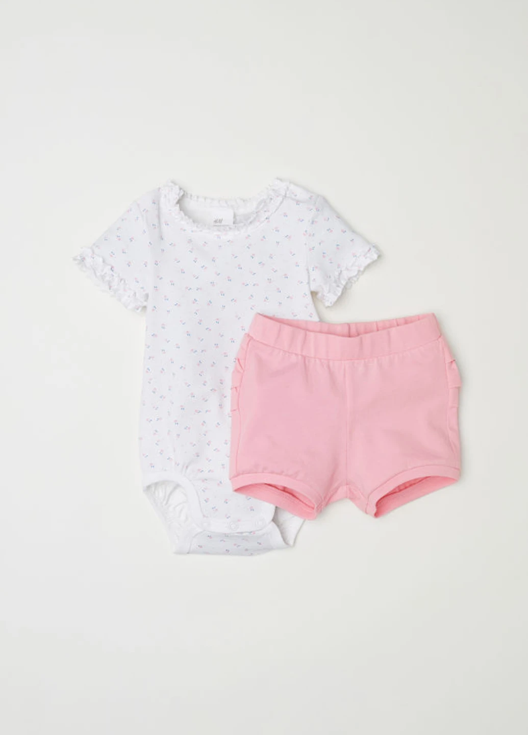 Розовый демисезонный комплект (боди, шорты) H&M