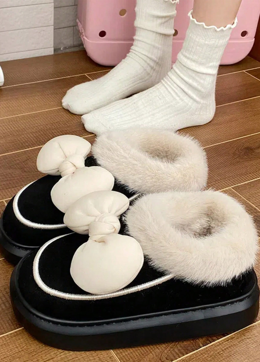 Черные тапочки SHEIN с мехом, с бантом