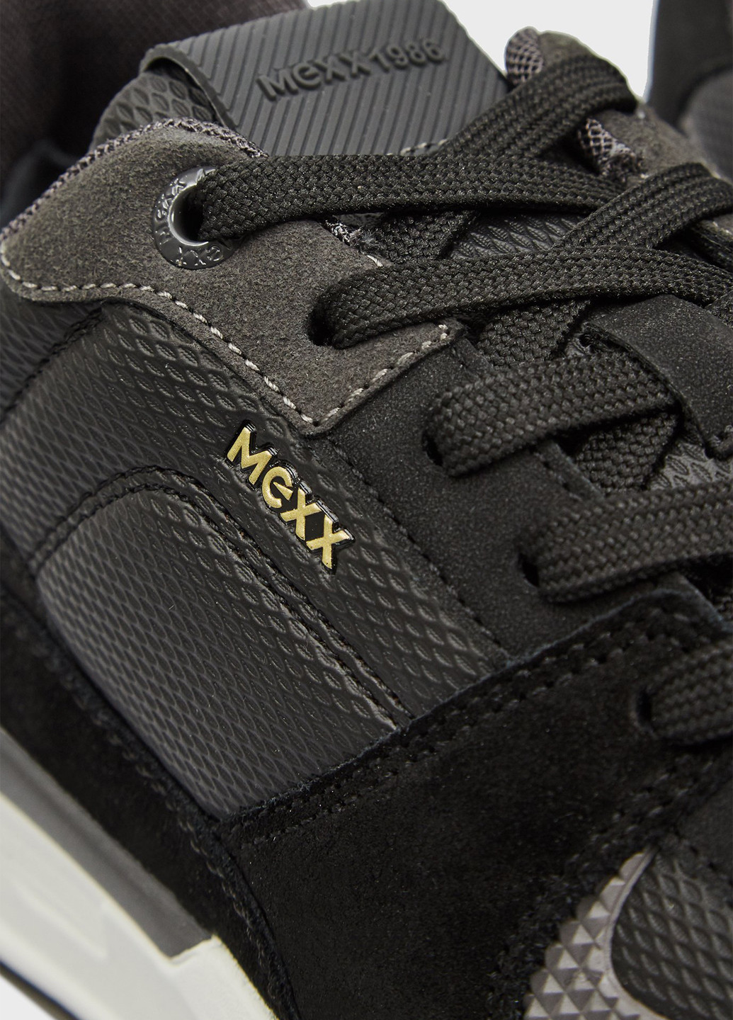 Черные всесезонные кроссовки Mexx