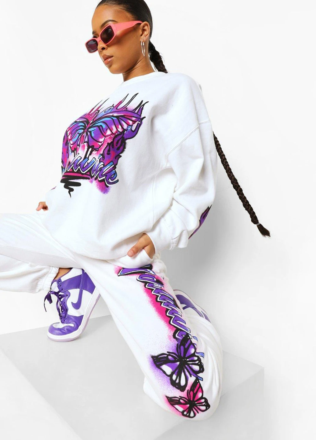 Белый свитшот Boohoo бабочки без декора (235538641)