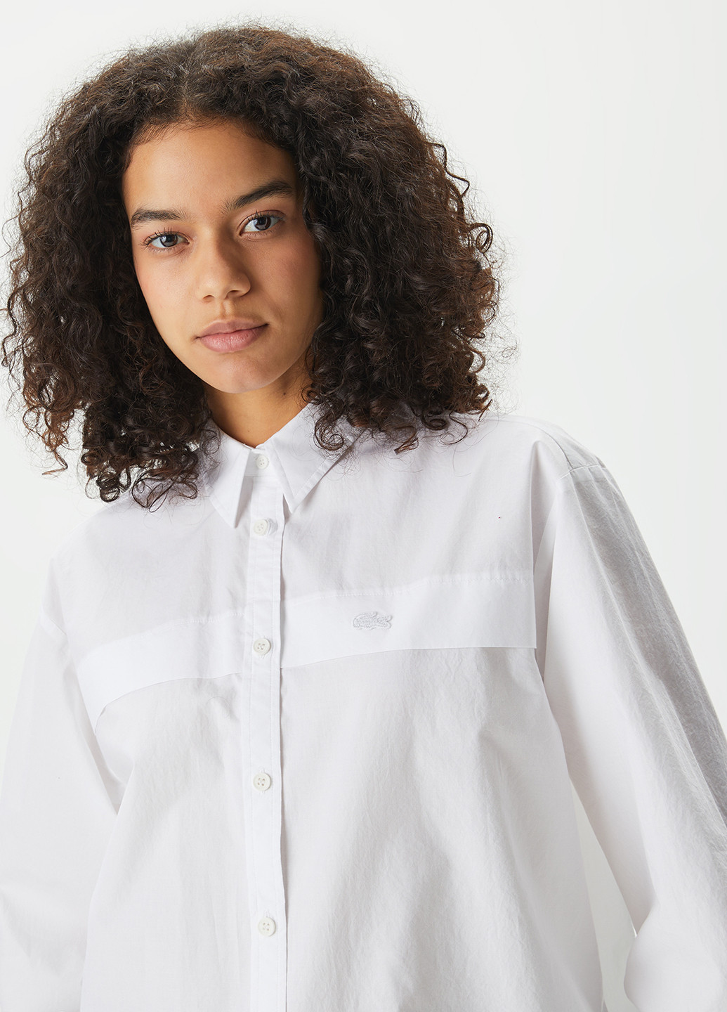 Белая классическая рубашка однотонная Lacoste